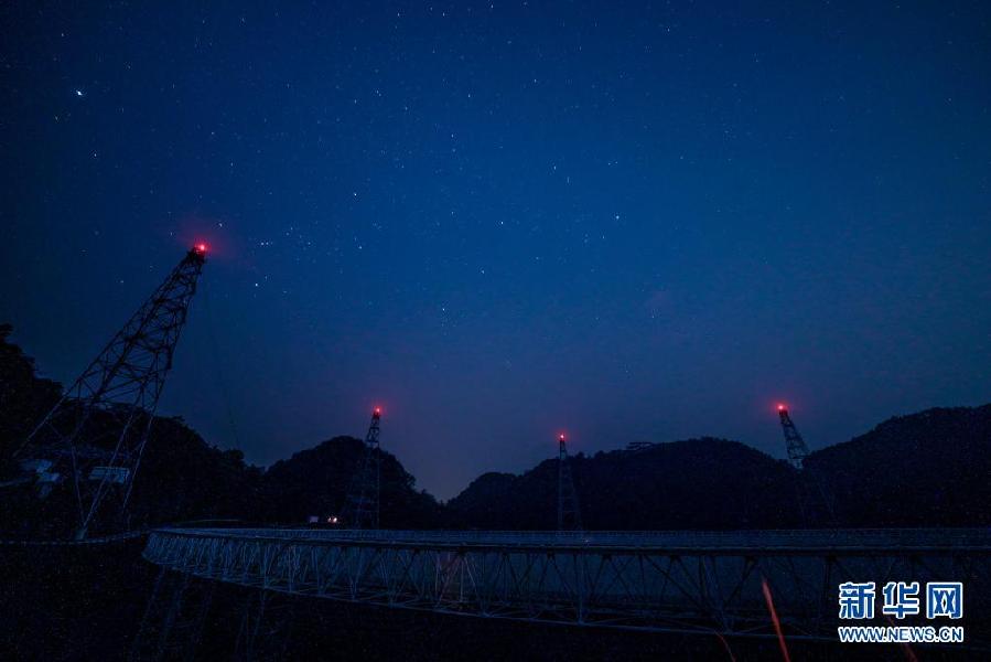 3月30日拍摄的“中国天眼”夜景（维护保养期间拍摄）。新华社记者 欧东衢 摄  国家品牌网